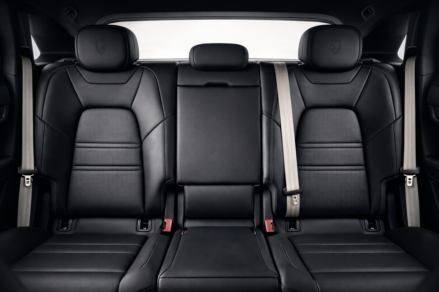 
Porsh Cayenne E-Hybride Coupé Platinium Edition full									