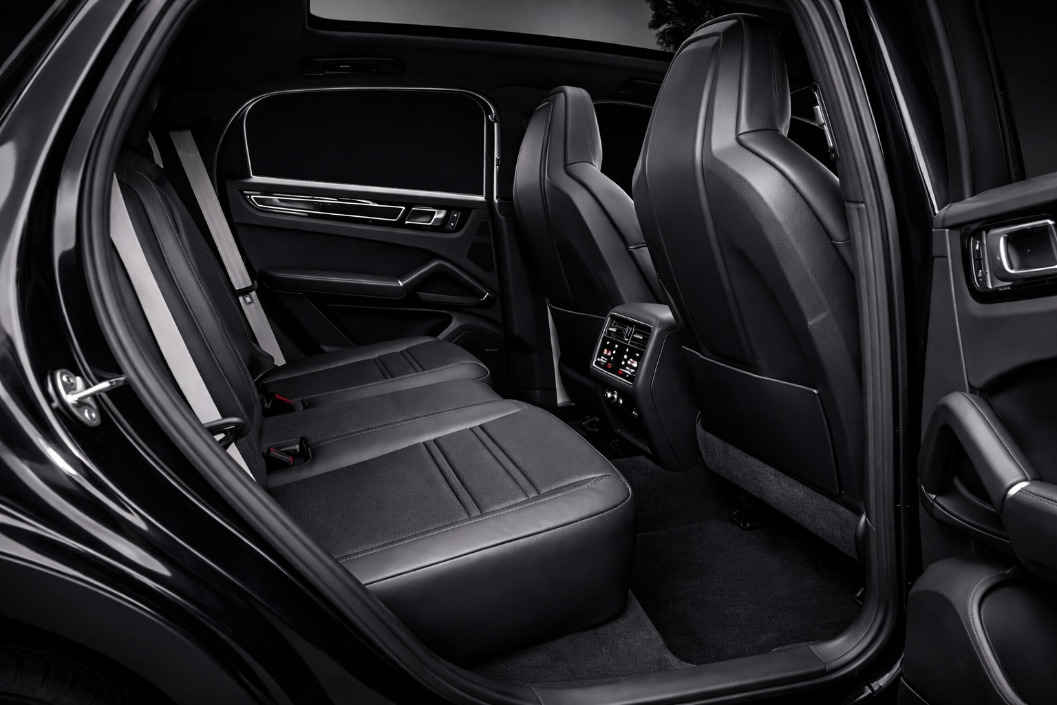 
Porsh Cayenne E-Hybride Coupé Platinium Edition full									