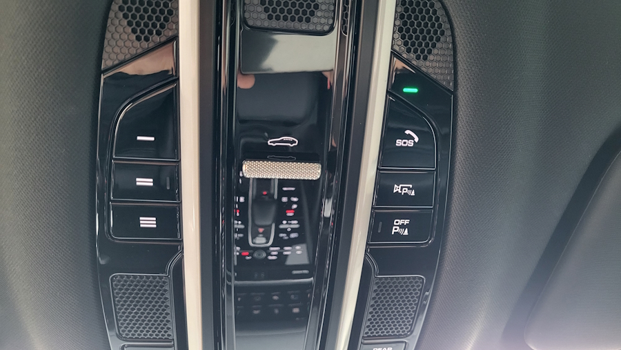 
Porsh Cayenne E-Hybride Coupé Platinium Edition full									