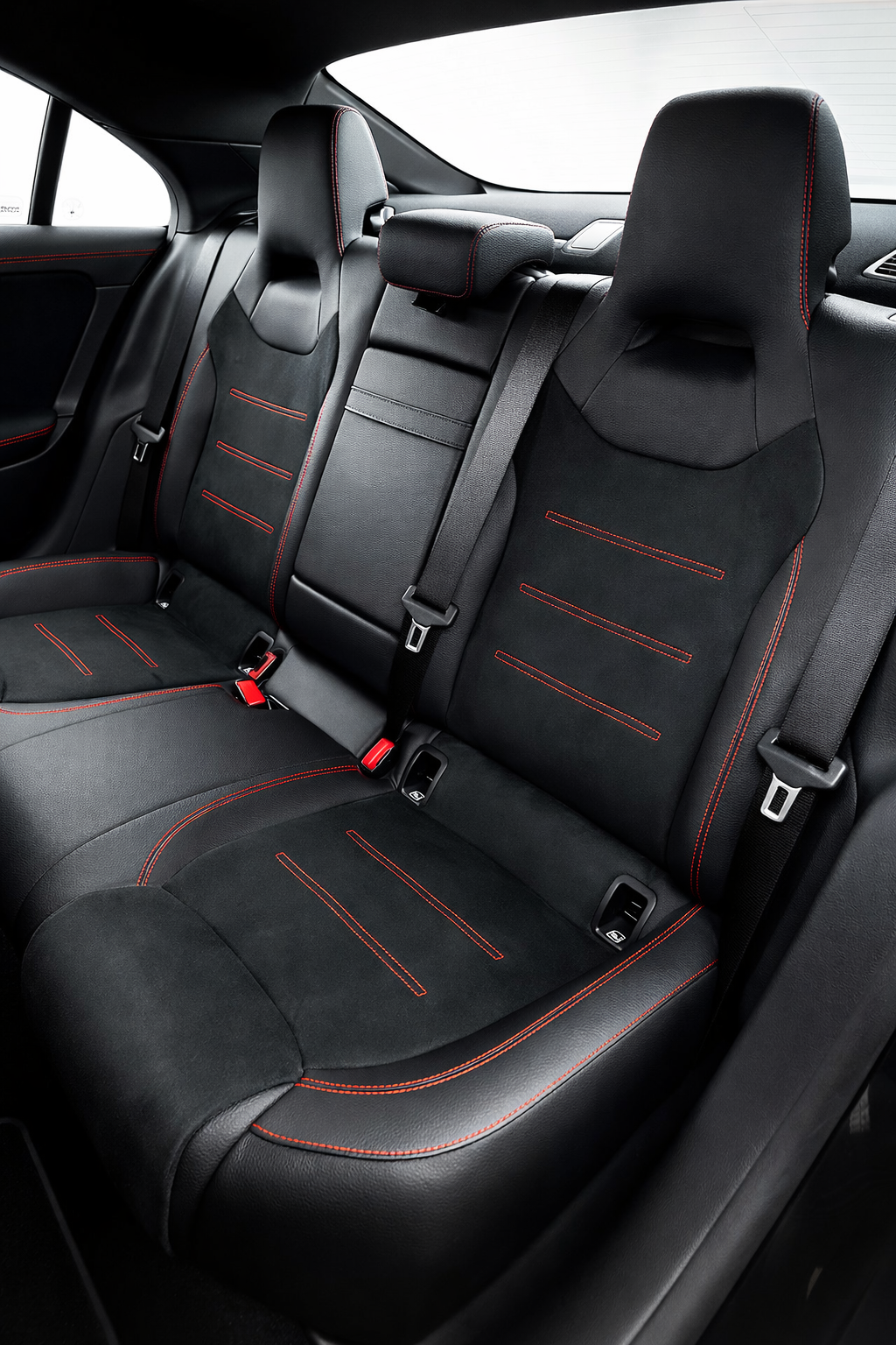 
Mercedes Benz CLA 200 d 150ch AMG Line 8G-DCT 8cv full									