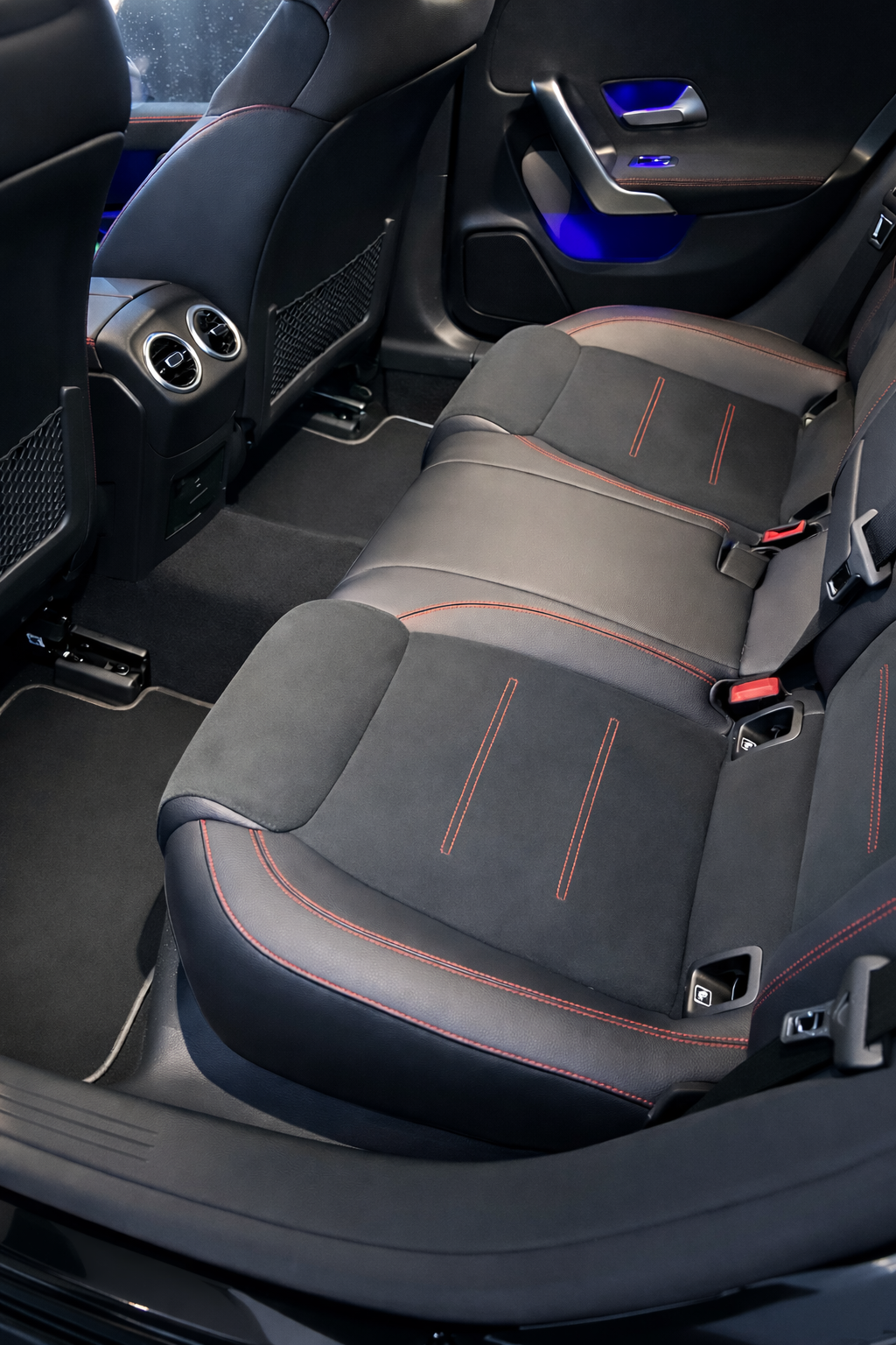 
Mercedes Benz CLA 200 d 150ch AMG Line 8G-DCT 8cv full									