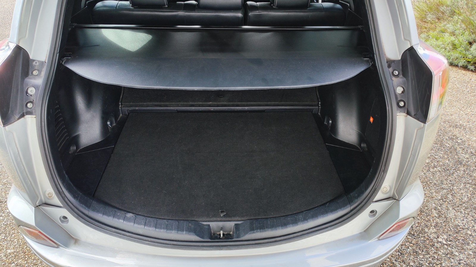 
Toyota Rav4 Hybride full									