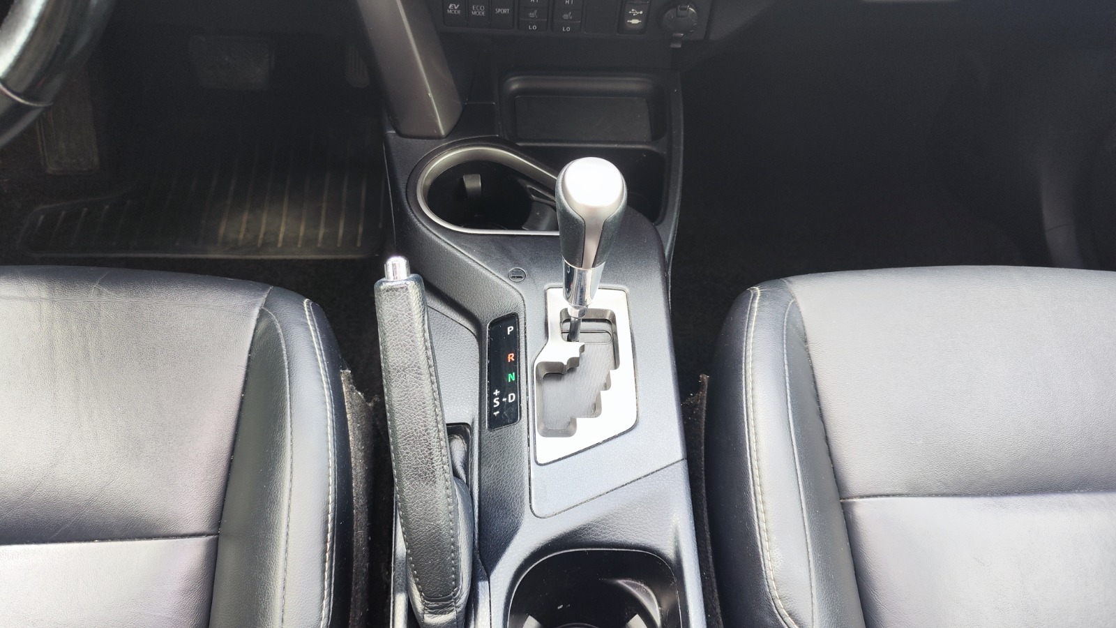 
Toyota Rav4 Hybride full									