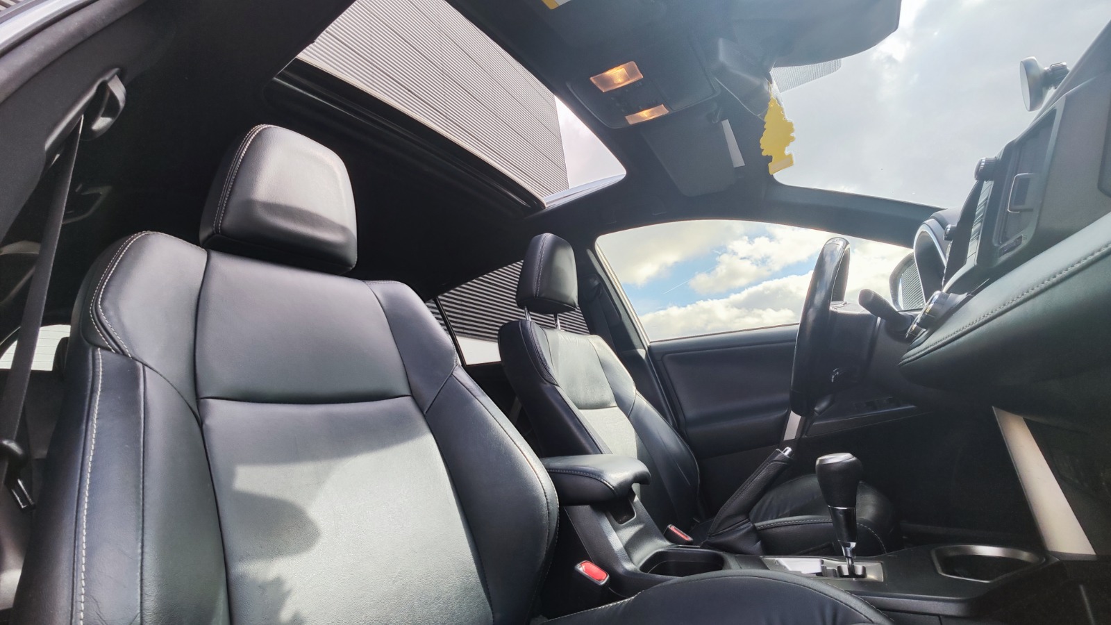 
Toyota Rav4 Hybride full									