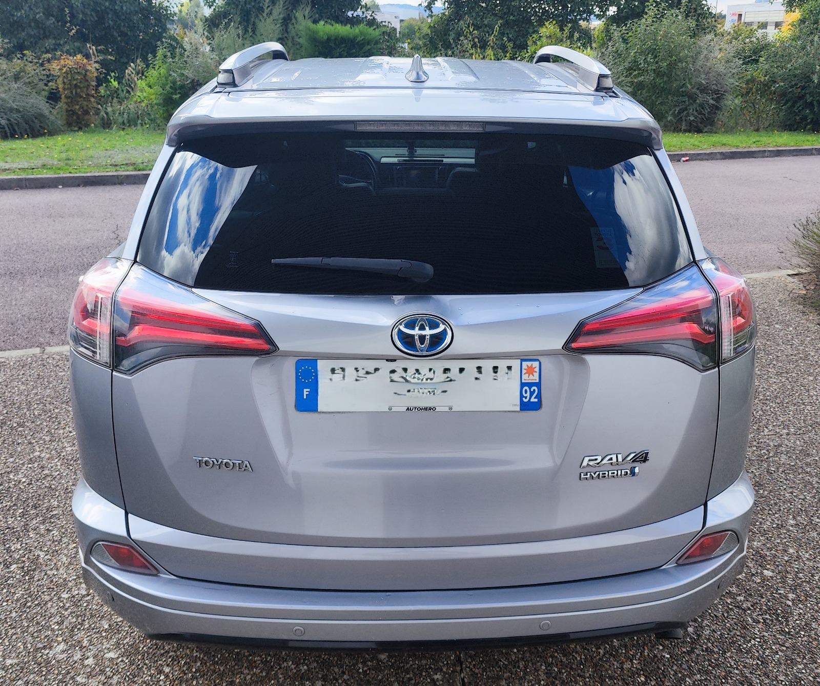 
Toyota Rav4 Hybride full									