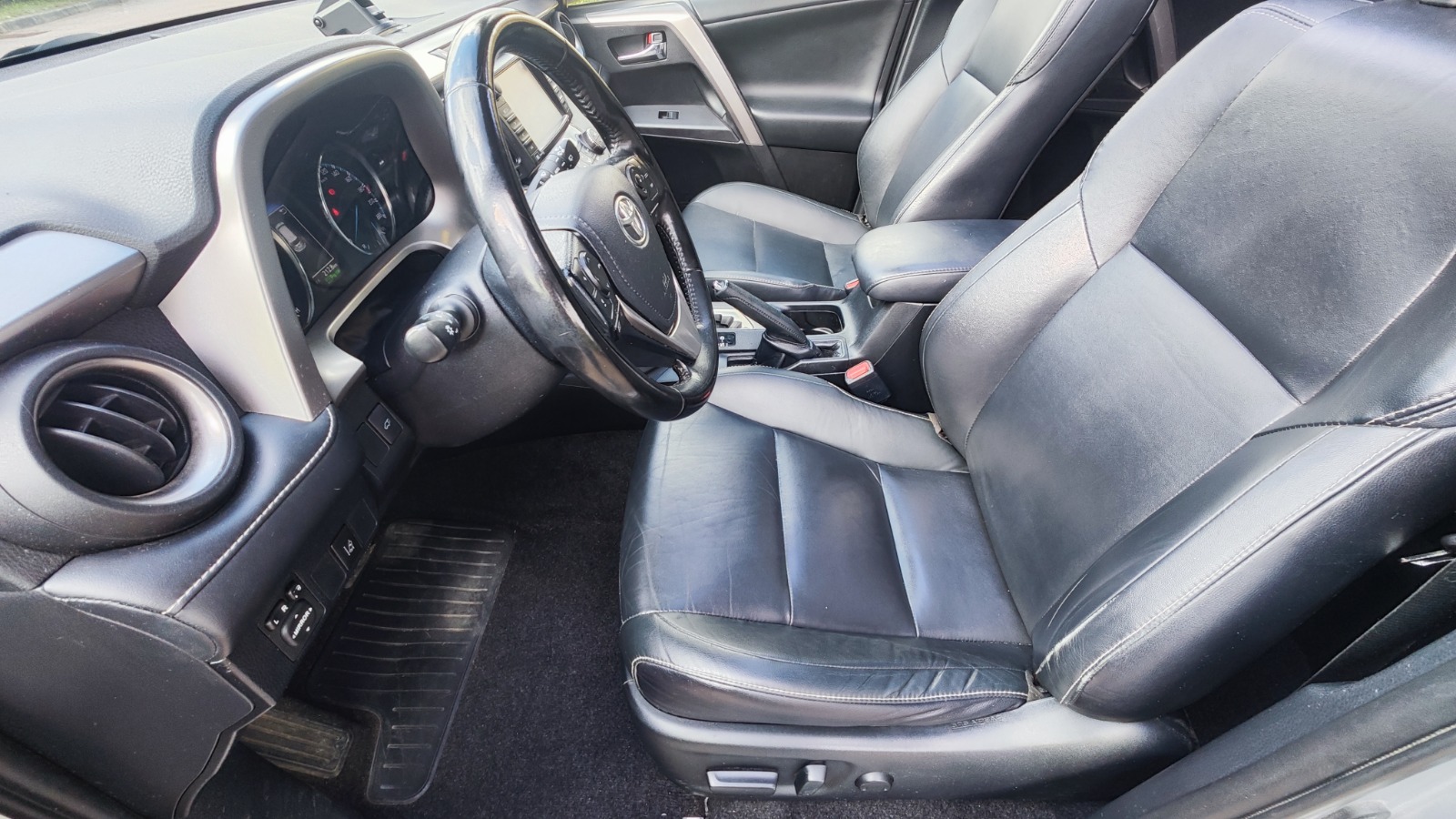 
Toyota Rav4 Hybride full									