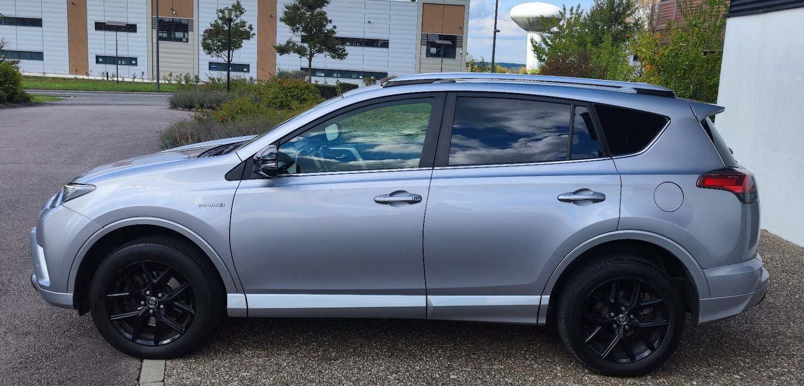 
Toyota Rav4 Hybride full									