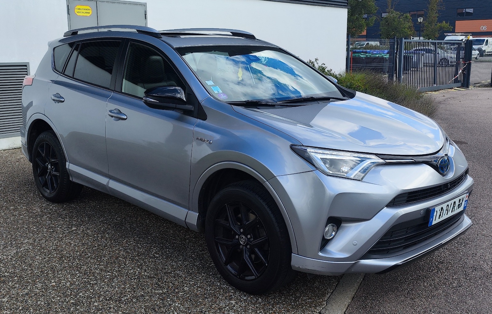
Toyota Rav4 Hybride full									