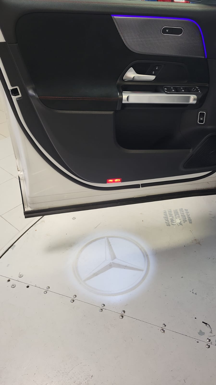 
MERCEDES EQB 250+ AMG LINE full									