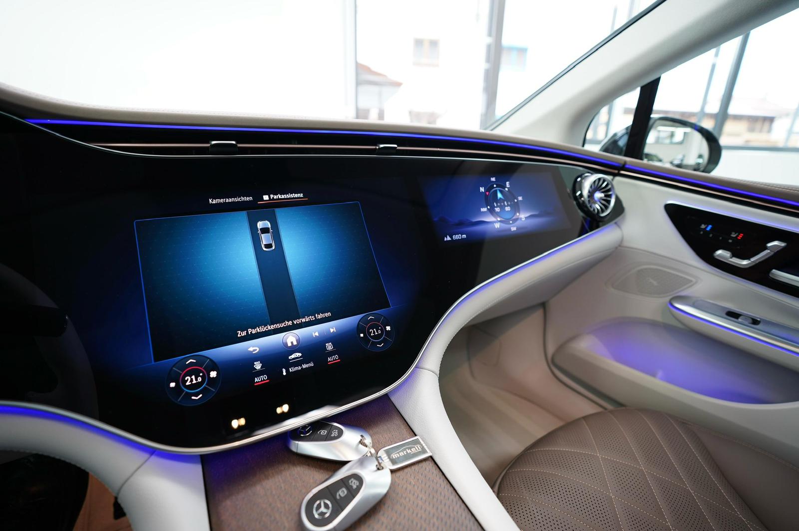 
Mercedes Benz EQE 300 full									