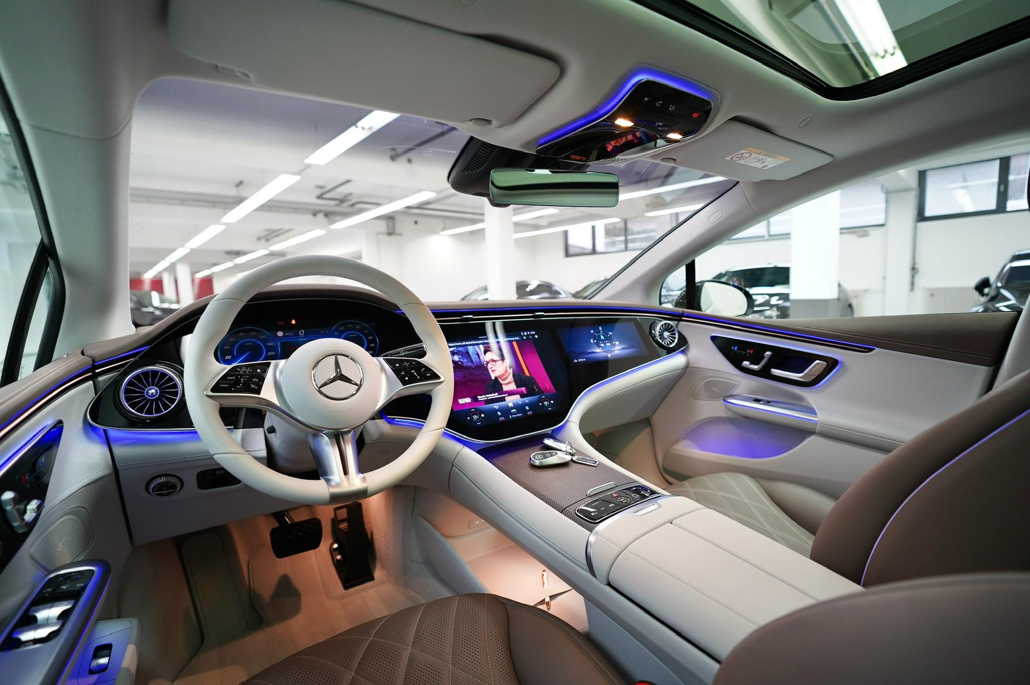 
Mercedes Benz EQE 300 full									