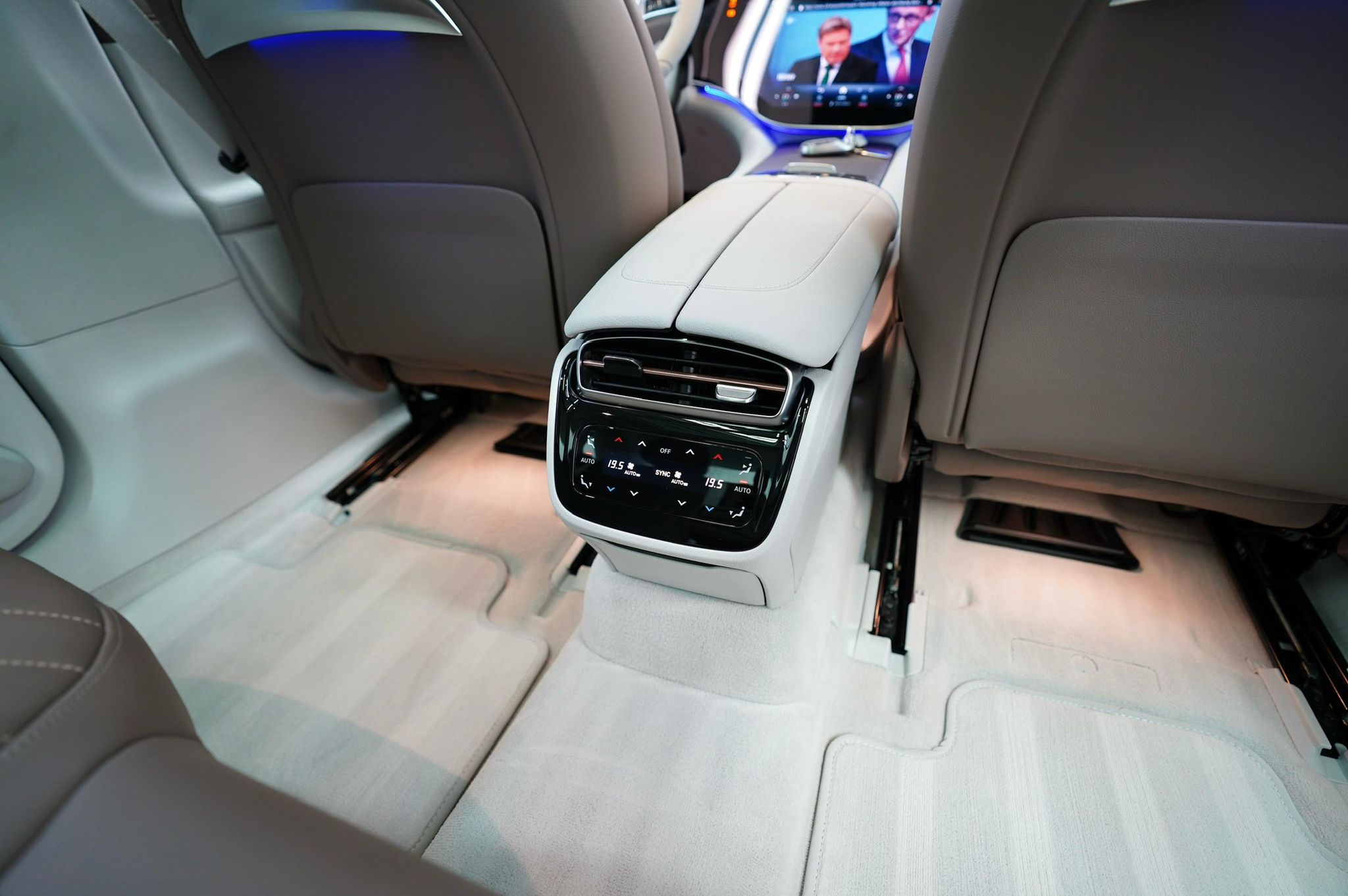 
Mercedes Benz EQE 300 full									