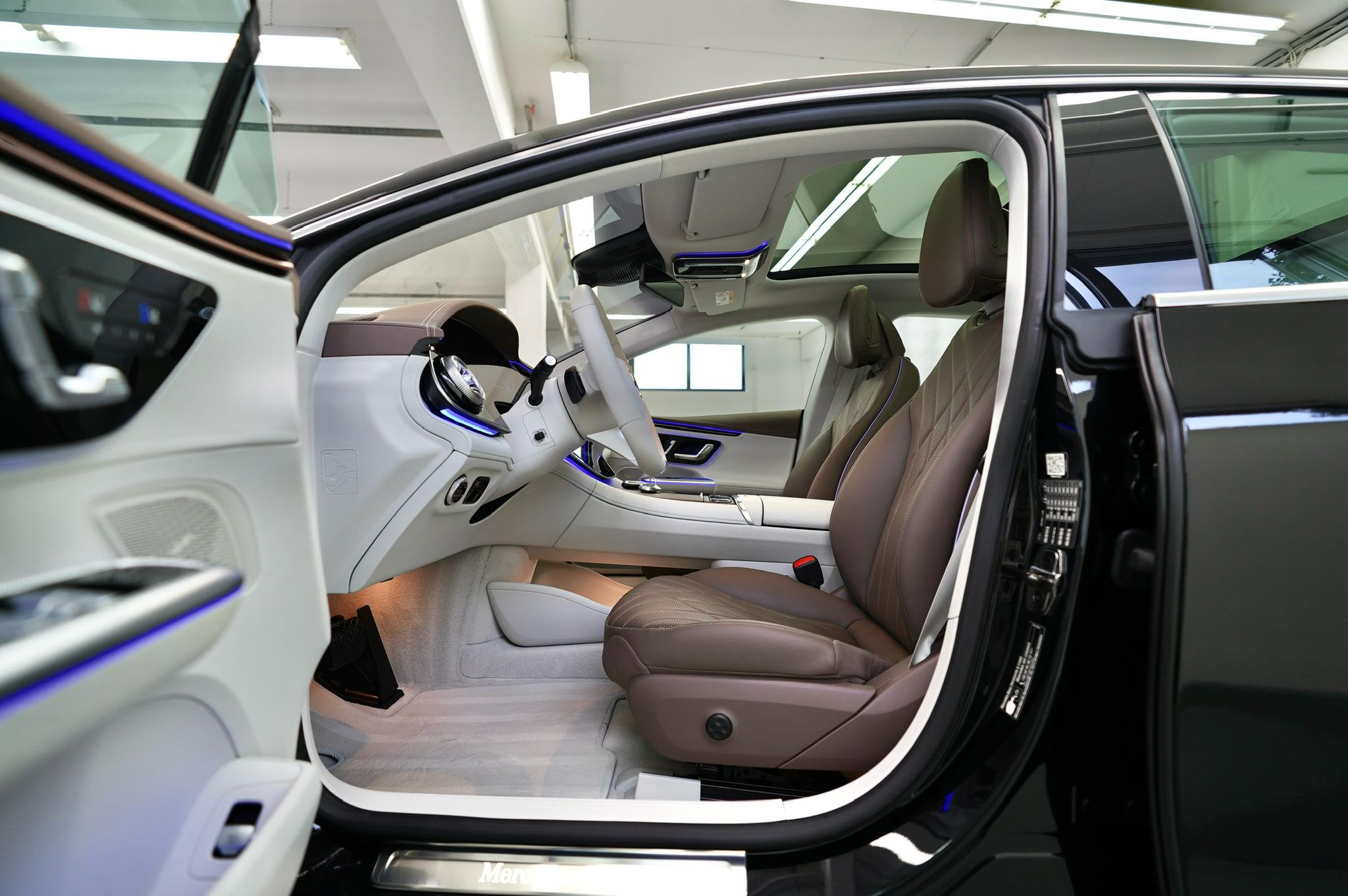 
Mercedes Benz EQE 300 full									