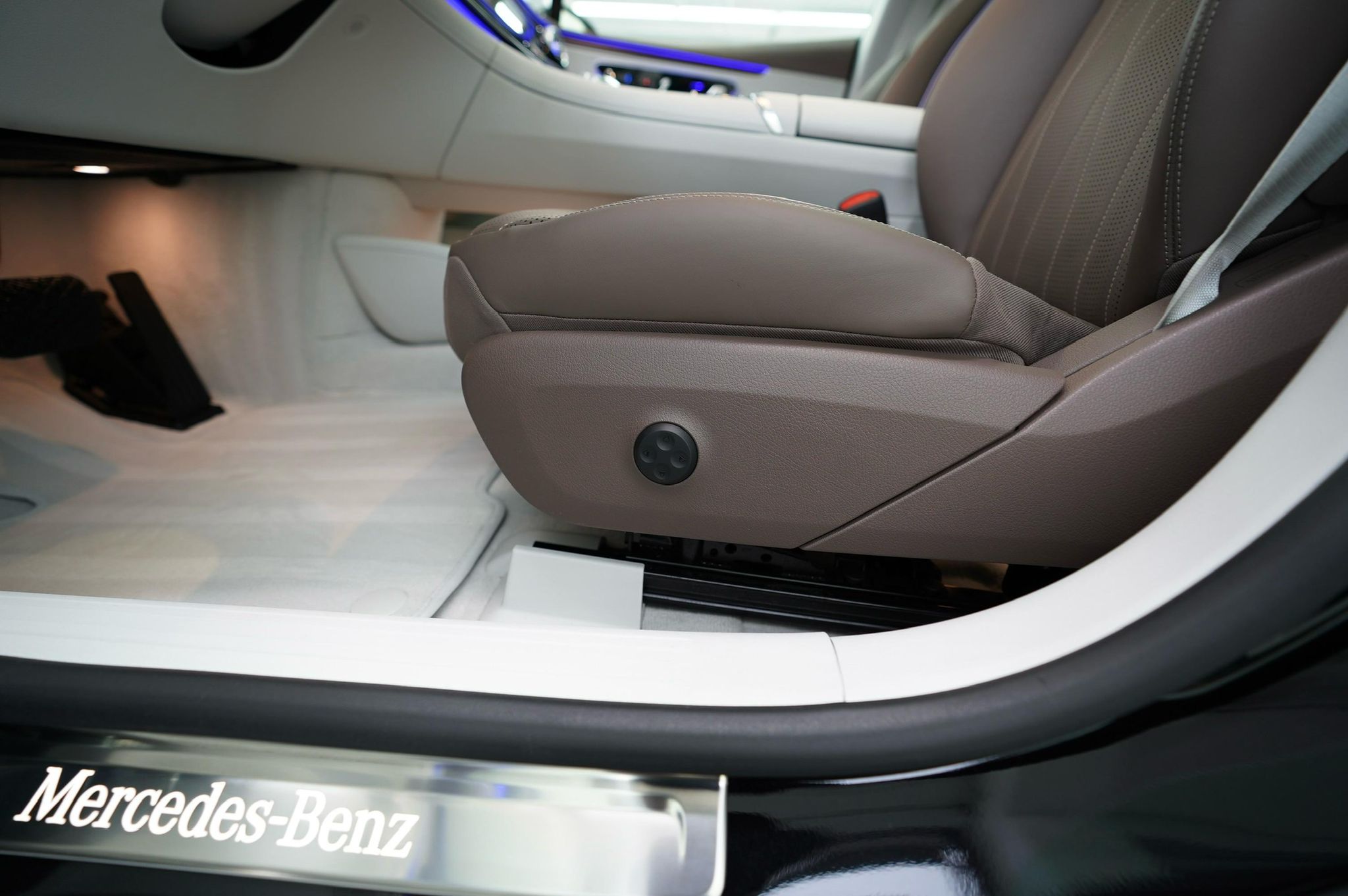 
Mercedes Benz EQE 300 full									