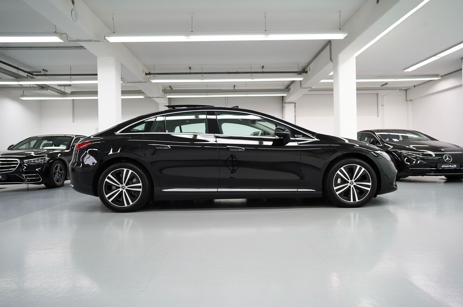 
Mercedes Benz EQE 300 full									