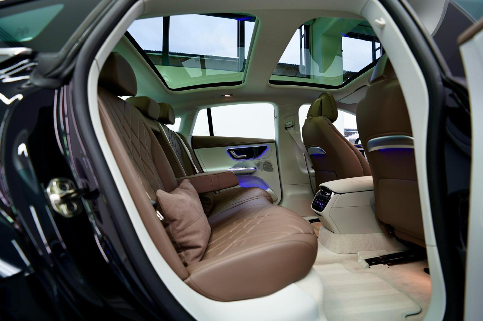 
Mercedes Benz EQE 300 full									