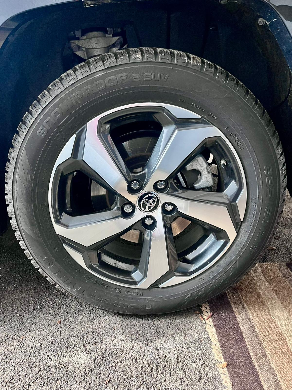 
Toyota Rav4 hybride design 306cv full									