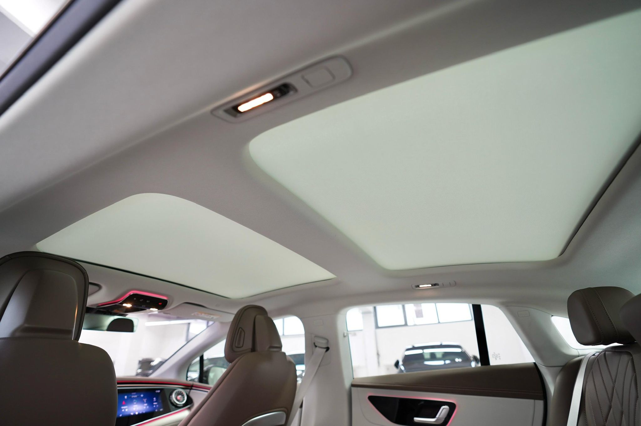 
Mercedes Benz EQE 300 full									