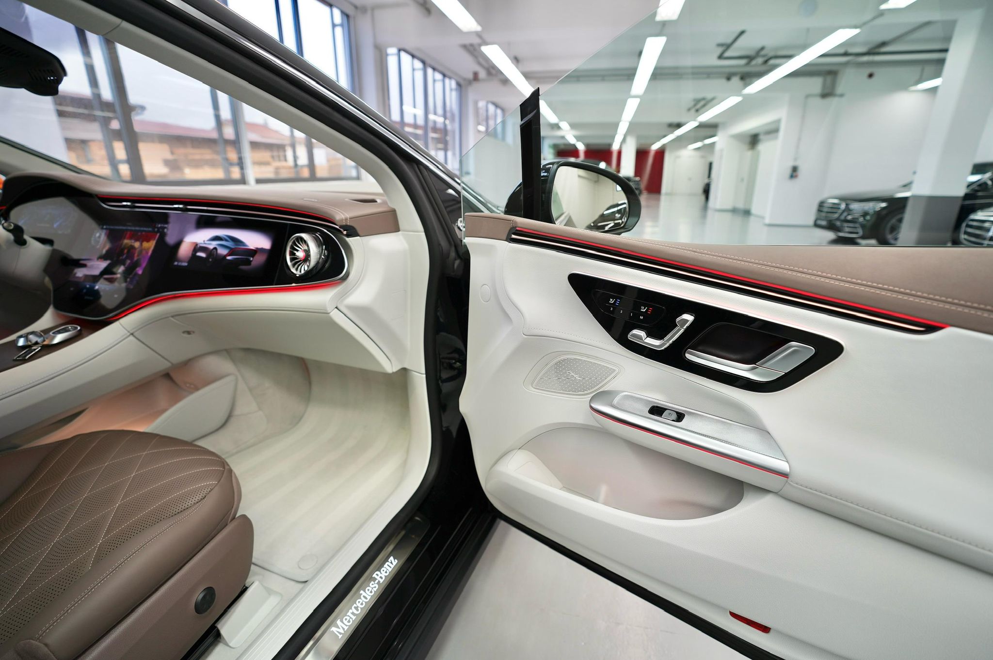 
Mercedes Benz EQE 300 full									