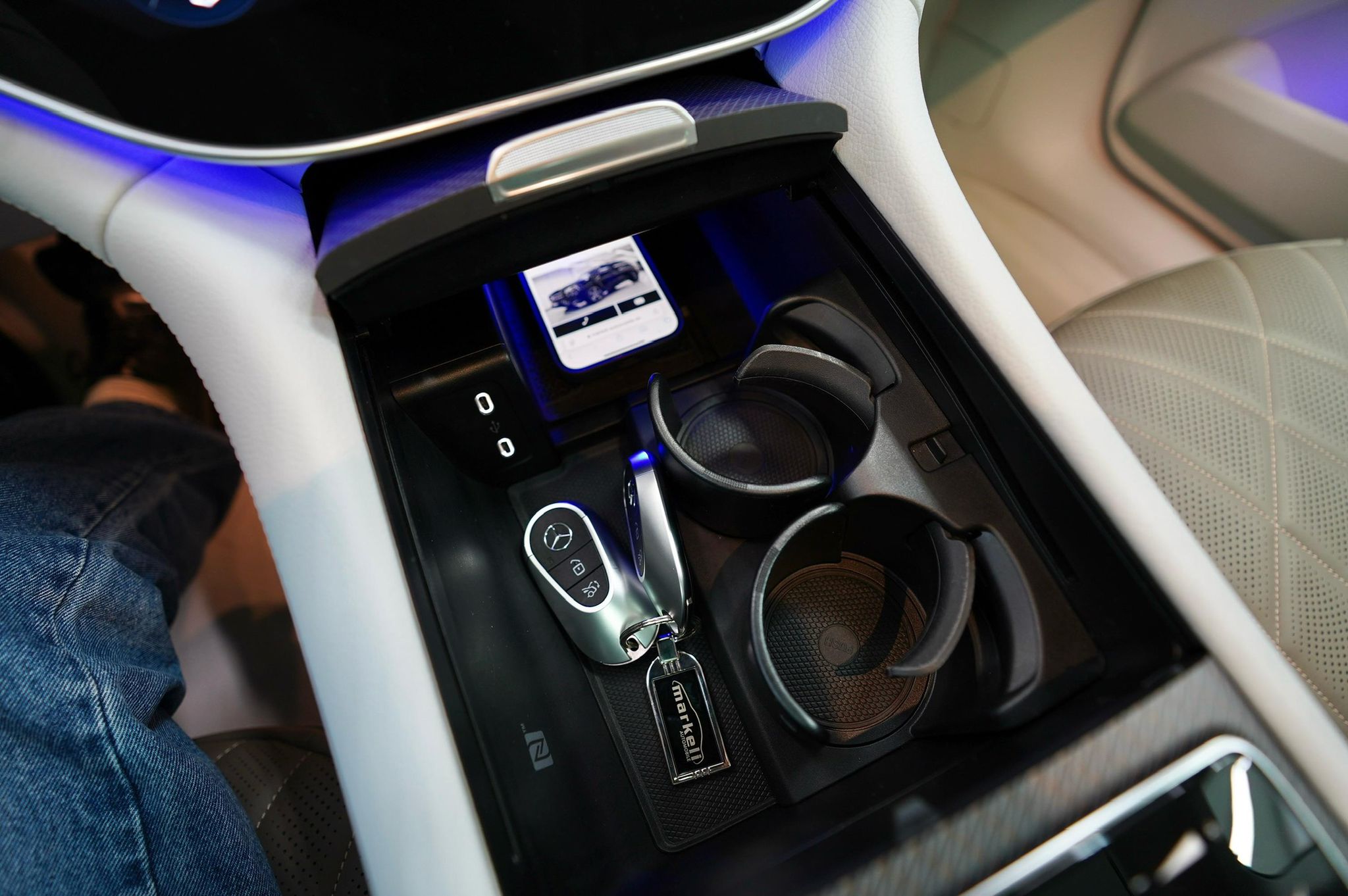 
Mercedes Benz EQE 300 full									