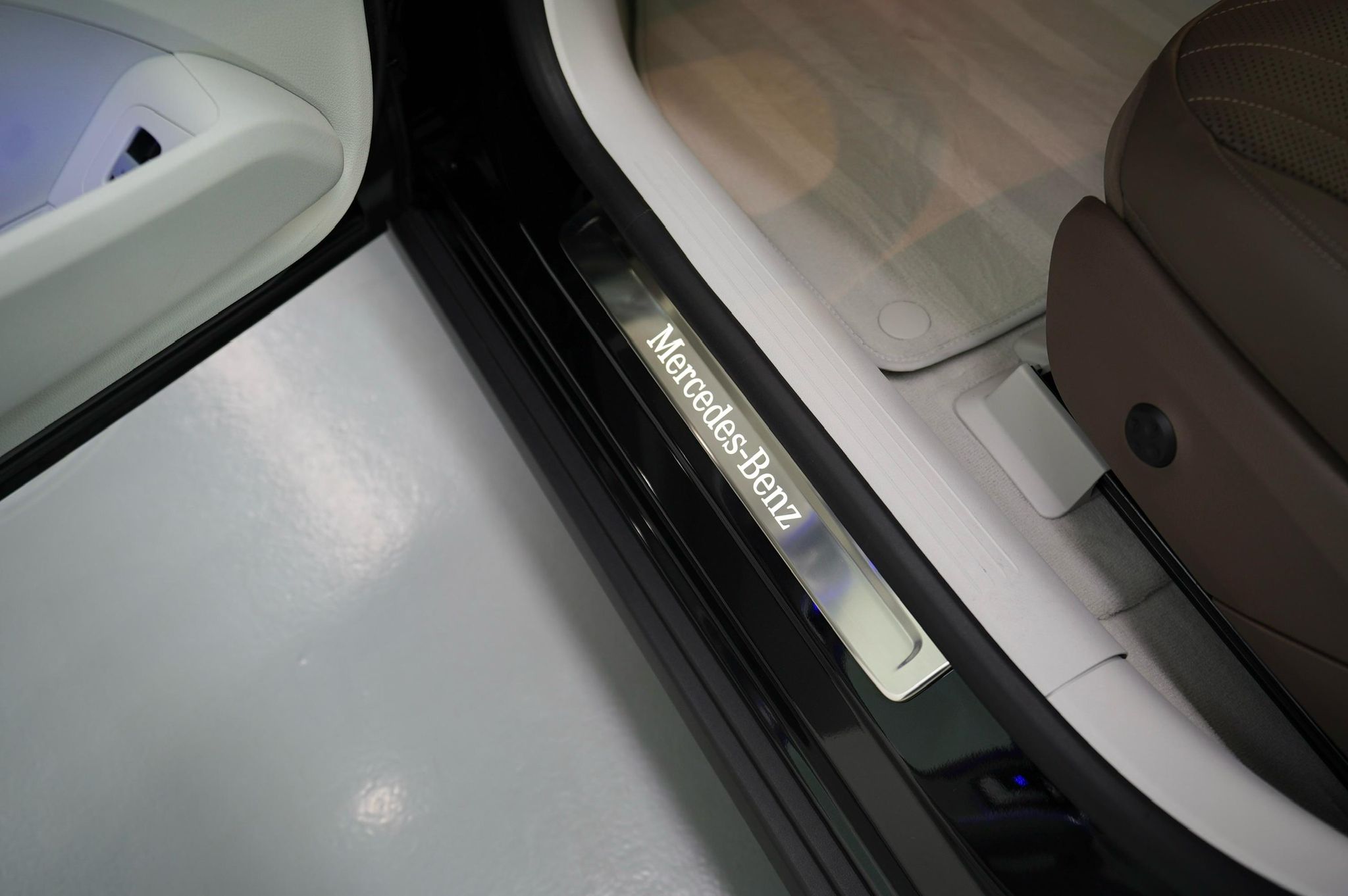 
Mercedes Benz EQE 300 full									