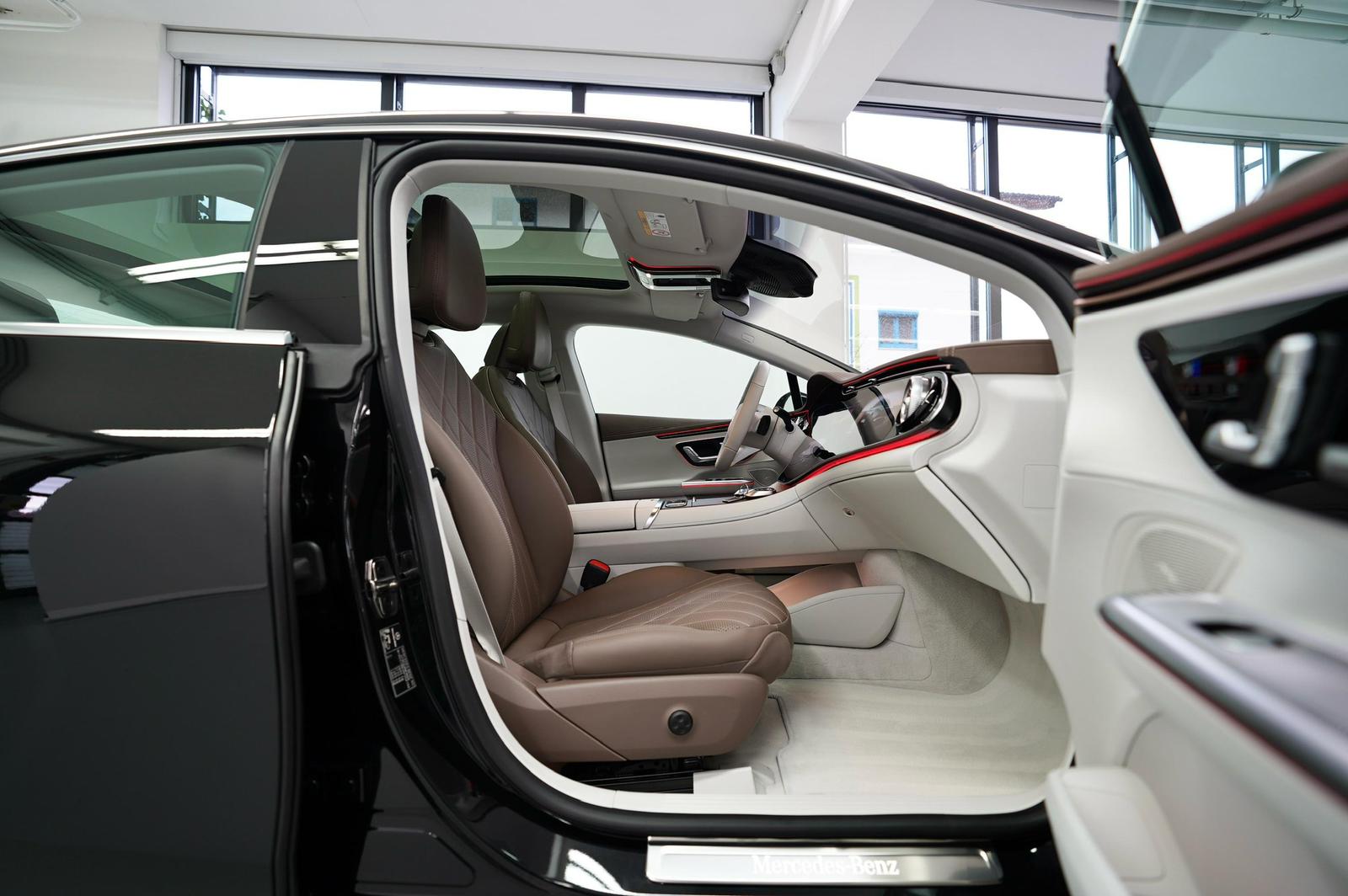 
Mercedes Benz EQE 300 full									