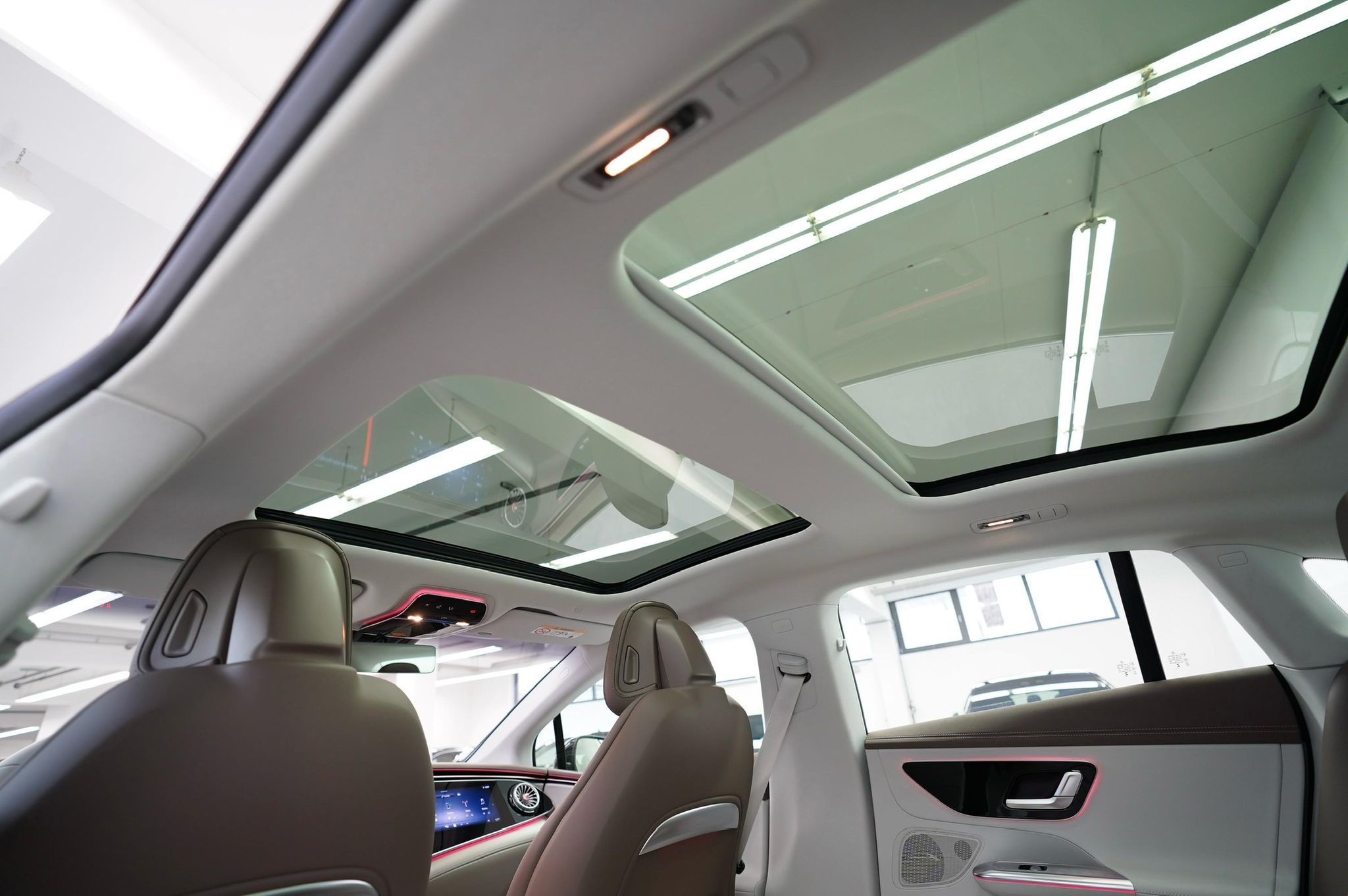 
Mercedes Benz EQE 300 full									