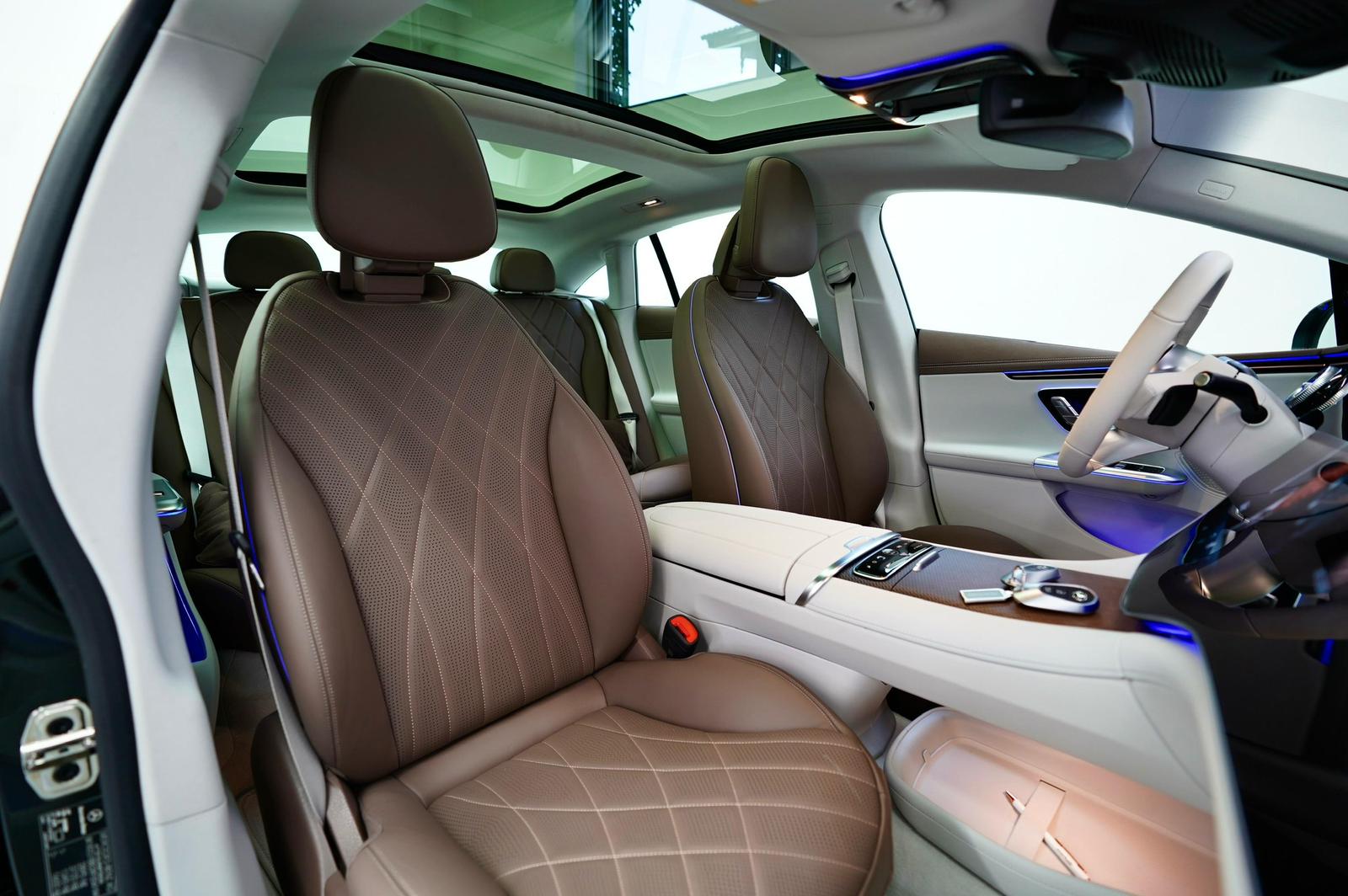 
Mercedes Benz EQE 300 full									