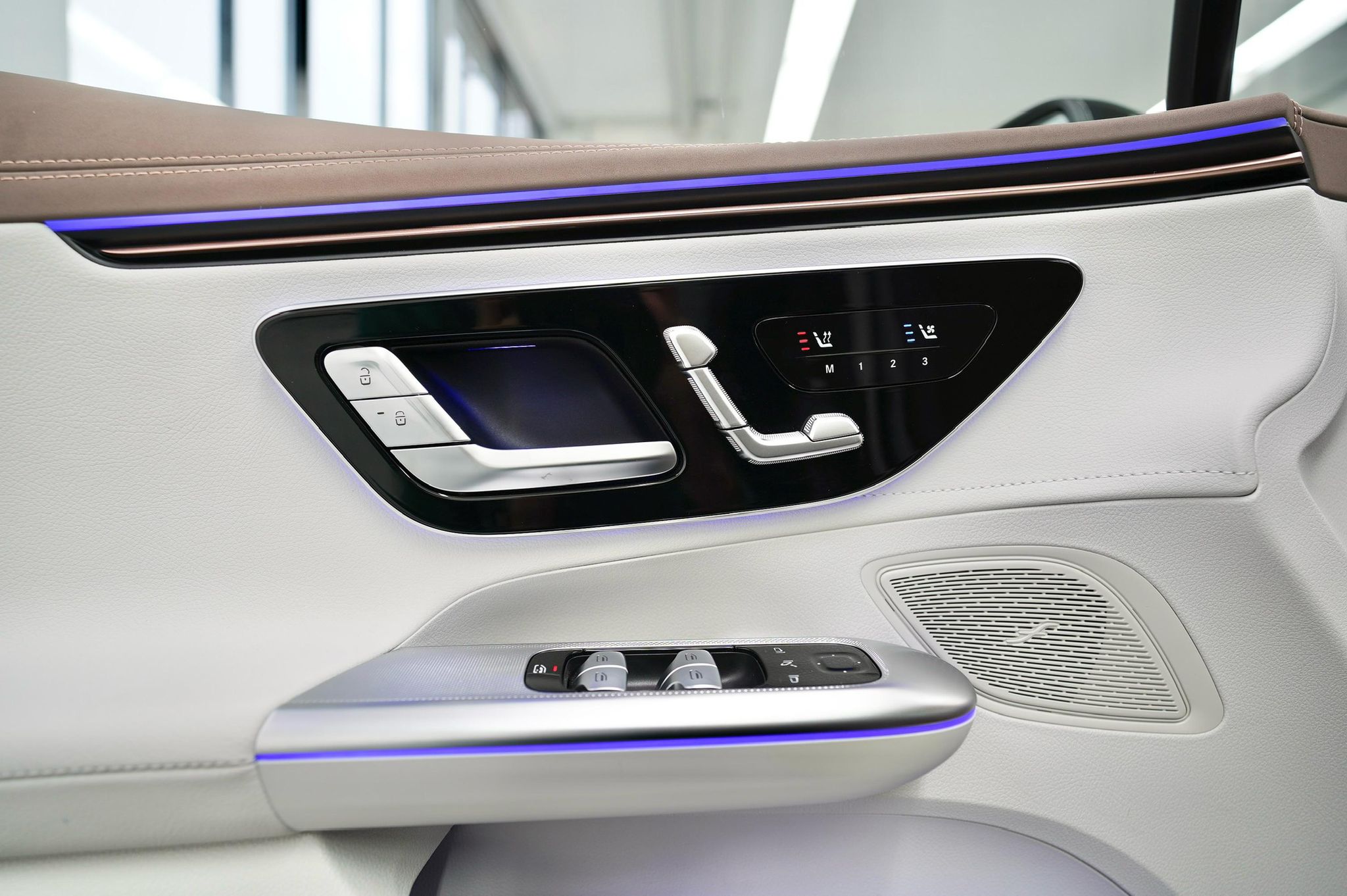 
Mercedes Benz EQE 300 full									