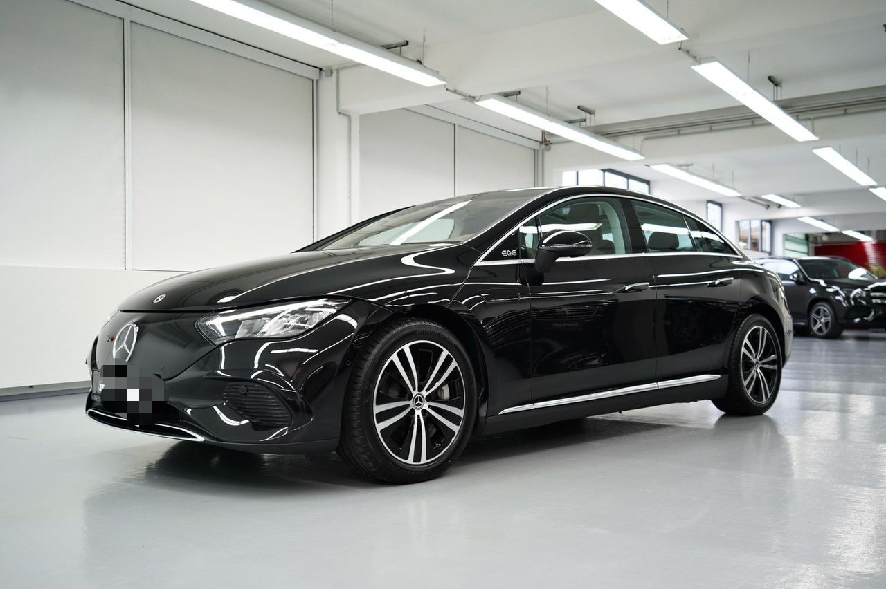 
Mercedes Benz EQE 300 full									