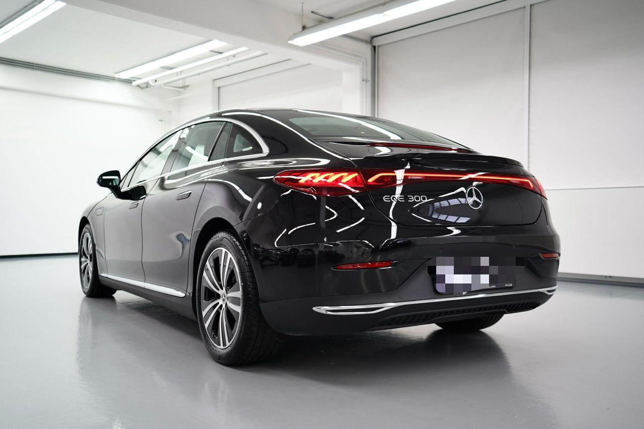 
Mercedes Benz EQE 300 full									